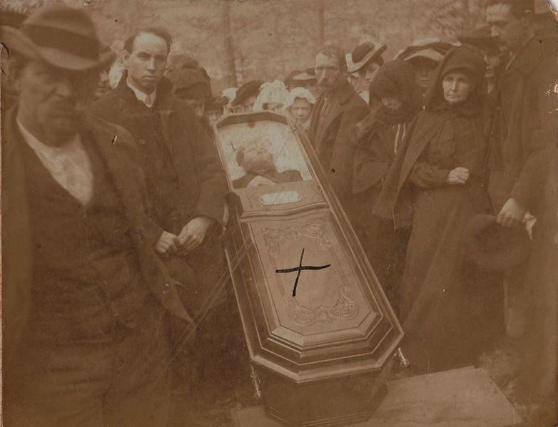 File:Jesse James funeral.JPG