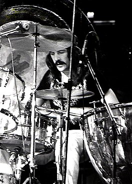 John Bonham yn 1975