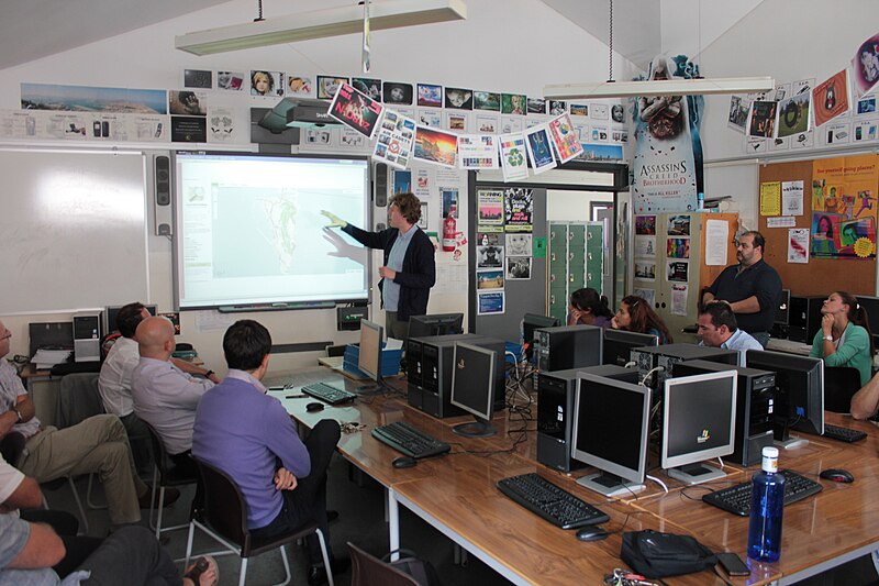 File:John Cummings talk to teachers about GibraltarpediA (6).JPG