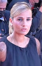 Thumbnail for File:Julia Ducournau, Cannes 2021 closing ceremony.jpg