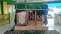 Banjar: Bagian dalam Kubah K.H. Abdul Qodir Hasan, (ulama matan Martapura) di Martapura, Kabupatin Banjar, Kalimantan Salatan. Bahasa Indonesia: Bagian dalam Makam K.H. Abdul Qodir Hasan, (ulama dari Martapura) di Martapura, Kabupaten Banjar, Kalimantan Selatan. English: The inside of the Tomb of K.H. Abdul Qodir Hasan, (a cleric from Martapura) ) in Martapura, Banjar Regency, South Kalimantan.