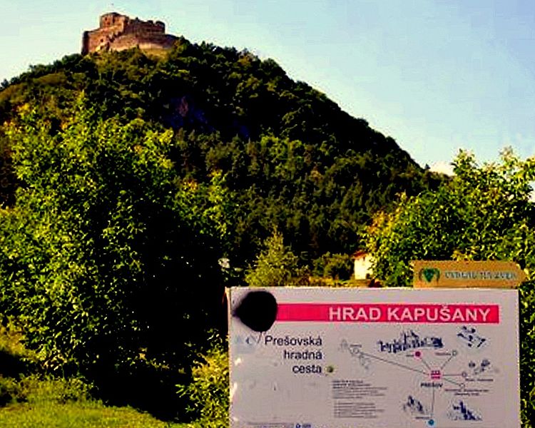 File:Kapučiansky hrad16Slovakia.jpg