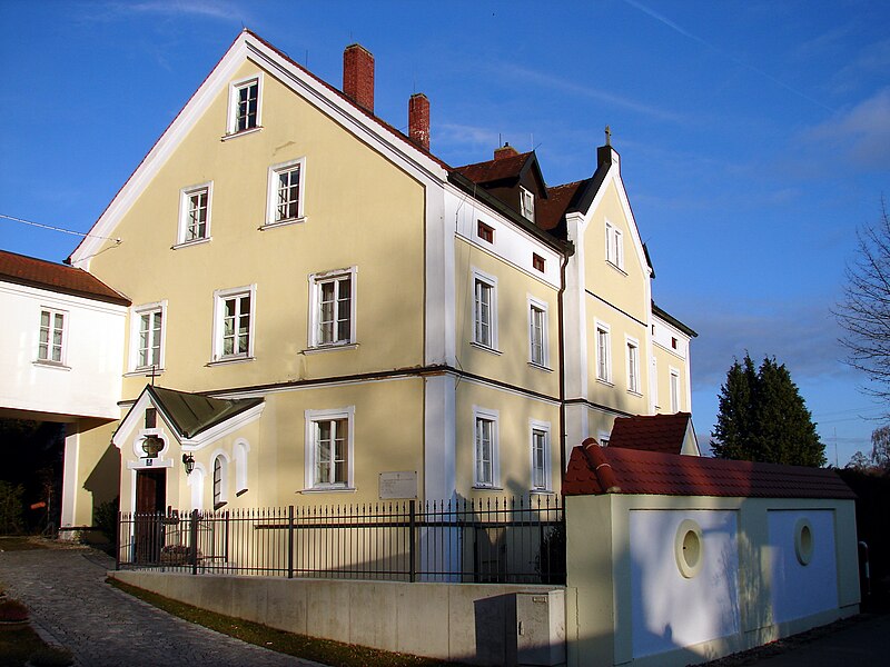 File:Kloster Mainburg.jpg