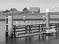 Aanlegsteigers voor de brug in de afsluitdijk.