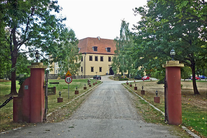 File:Krieblowitz-Schloss-2.jpg