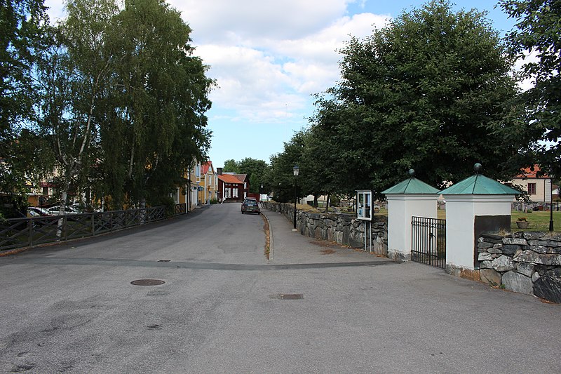 File:Kyrkogatan1801.jpg