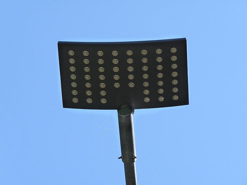 Datei:LED streetlamp in Tallinn 012.JPG