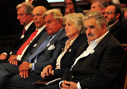 From right to left: Then-president José Mujica with his wife Lucía Topolansky and the former presidents of Uruguay Luis Alberto Lacalle, Jorge Batlle and Tabaré Vázquez in 2011