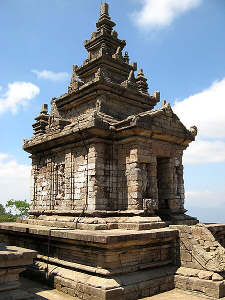 File:Larger Shiva Temple, Gedong Songo III, 1210.jpg