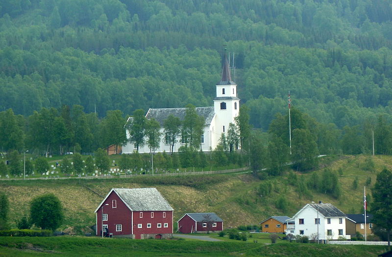 File:Lavangen kirke.jpg