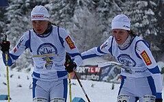 Liisa Anttila және Marttiina Joensuu (әйелдер эстафетасы EOC2010) .jpg