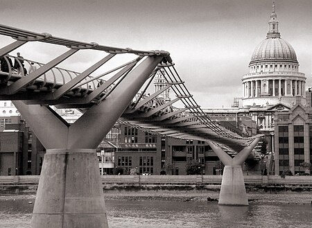 Tập_tin:London_millennium_wobbly_bridge.jpg