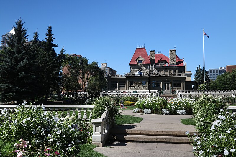 പ്രമാണം:Lougheed house Calgary (36102398304).jpg