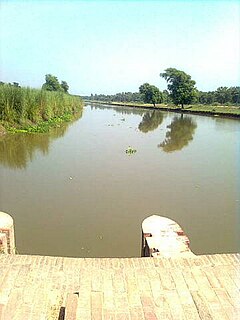 Doab Land between two converging, or confluent, rivers