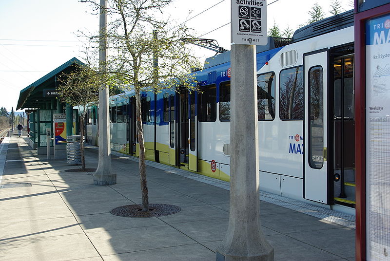 File:MAX at Fairplex station - Hillsboro, Oregon.JPG