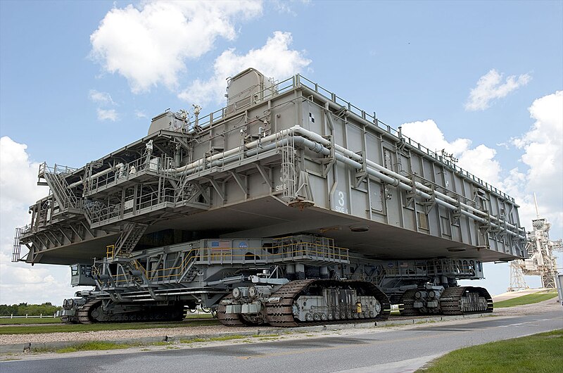 File:MLP-3 and Crawler-transporter leave LC-39A after STS-135.jpg
