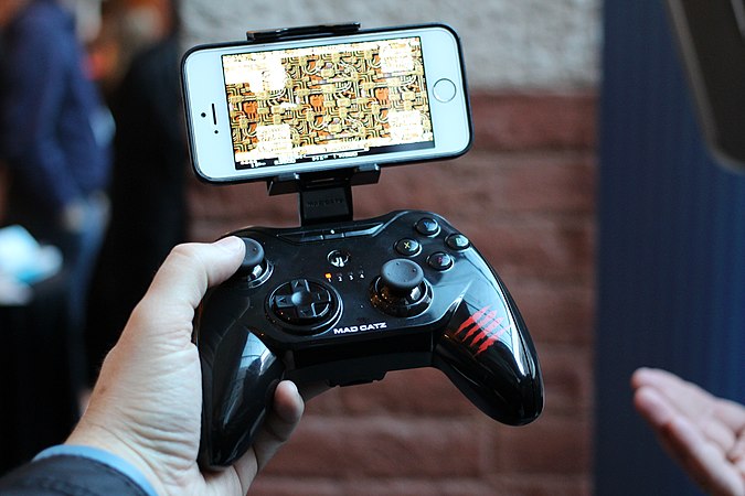 Mad Catz C.T.R.L.R. being used in conjunction with a smartphone.