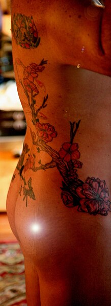 File:Manfloralbacktattoo.jpg