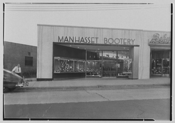 File:Manhasset Bootery, business at 505 Plandome Rd., Manhasset, Long Island. LOC gsc.5a15267.tif