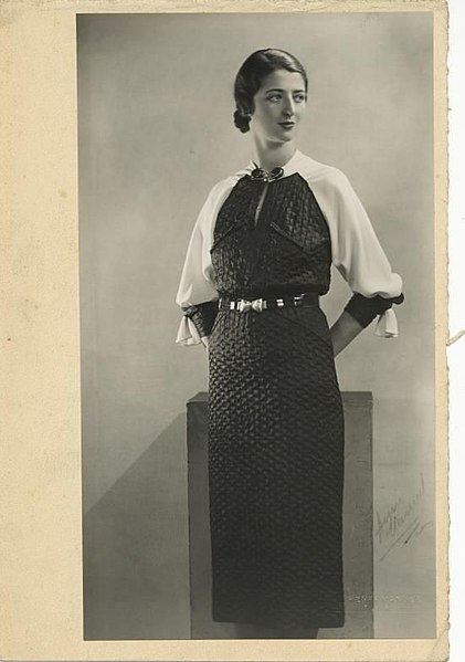 File:Manuel - CIRCA 1930.jpg