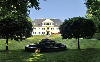 Maxhofen Schloss — Hauptgebäude mit Park