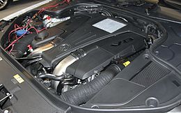 Mercedes-Benz S550 long V222 engine room.jpg