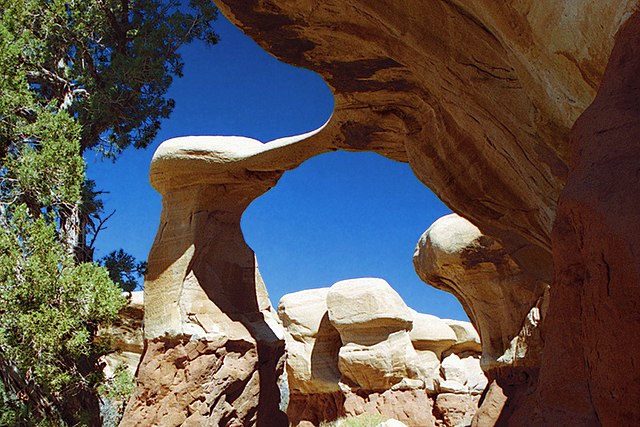 Metate Arch, Devils Garden (GSENM), a very thin arch near the end of its life