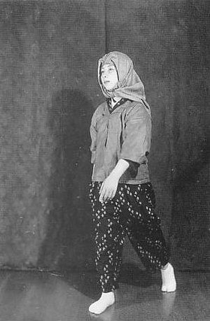 The characters wore monpe (women's trousers, pictured in 1937) in the winter of 1943 because it was very cold and tabi socks were not available.