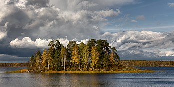 Ilha no parque Monrepos em Vyborg, Rússia. (definição 4 330 × 2 165)