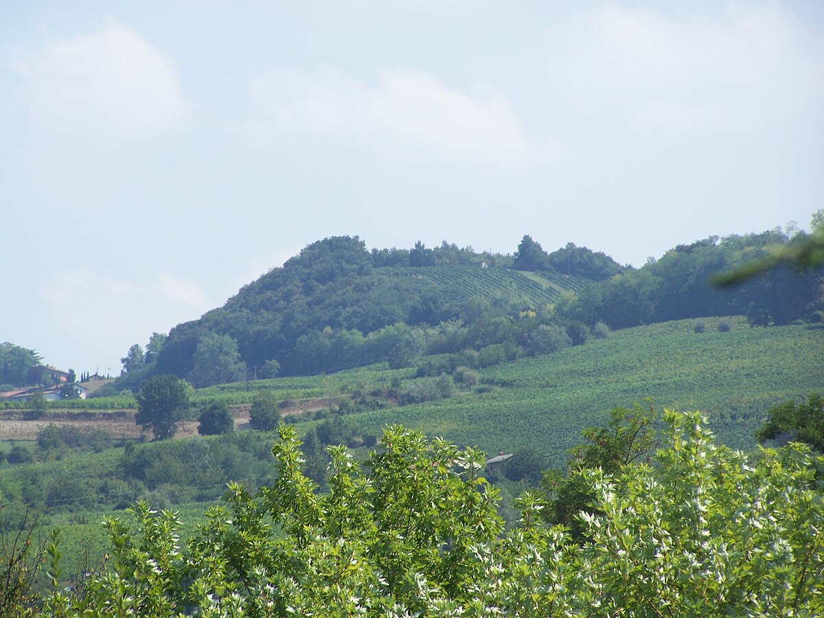 Фамилия гора. Hilly of the Apennines.