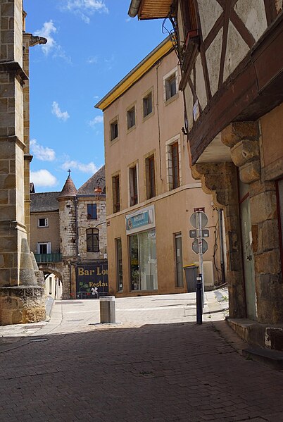 File:Montluçon, Rue de la Fontaine.jpg