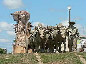 Vista de los monumentos El Carretón y la Columna Porvenir