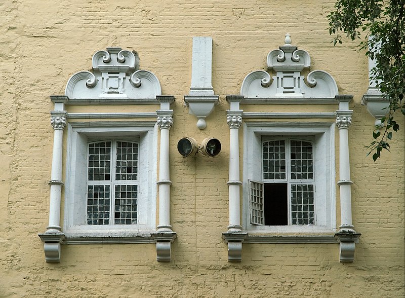 File:Moscow, Maroseyka 11 window 01.jpg