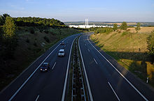 Die B 93 aus Richtung Anschlussstelle 62 (Meerane/Zwickau-Nord) mit Blick auf das Volkswagen-Werk und Zwickauer Stadtgebiet