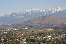 Der Mount Rubidoux von Indian Hills aus gesehen