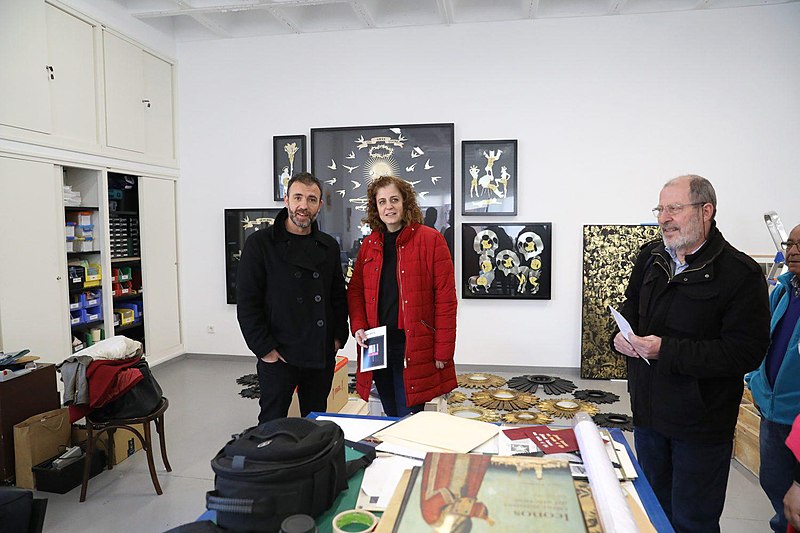 File:Murgui y Gómez visitan a artistas y artesanos en Carabanchel apostando por la cultura en los barrios 06.jpg