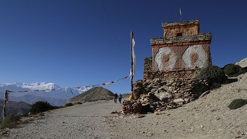 File:Mustang-Syangboche La-10-Choerten-gje.jpg