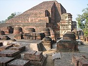 Las ruinas de Nalanda Mahavihara en Nalanda[64]