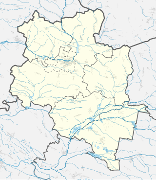 Mapa konturowa powiatu namysłowskiego, blisko centrum u góry znajduje się punkt z opisem „Namysłów”