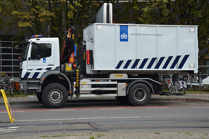 File:Nederlands Forensisch Instituut vrachtwagen.JPG