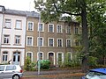 Apartment house designed as a closed development, with a front garden