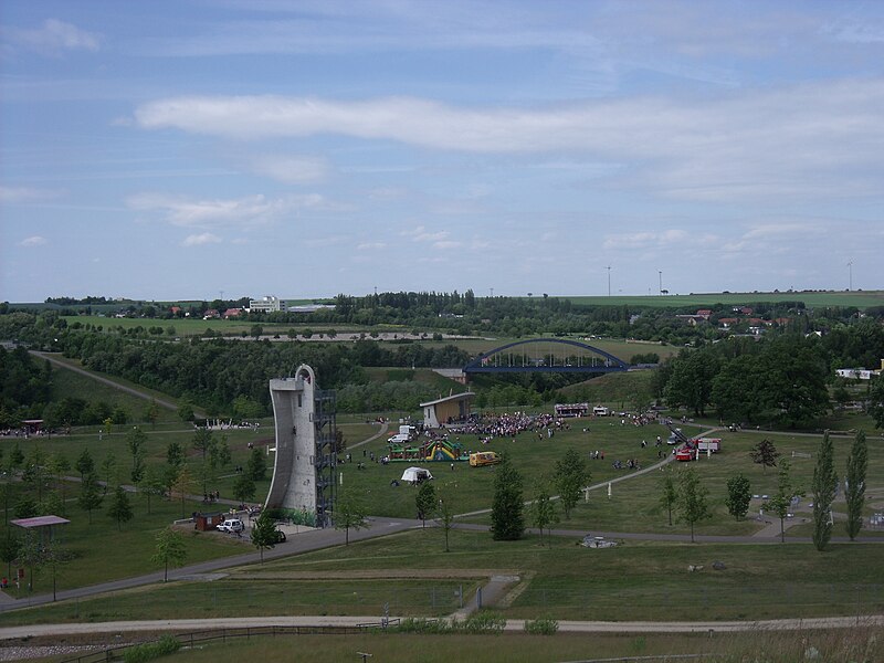 File:Neue Landschaft Ronneburg 2011 13.jpg