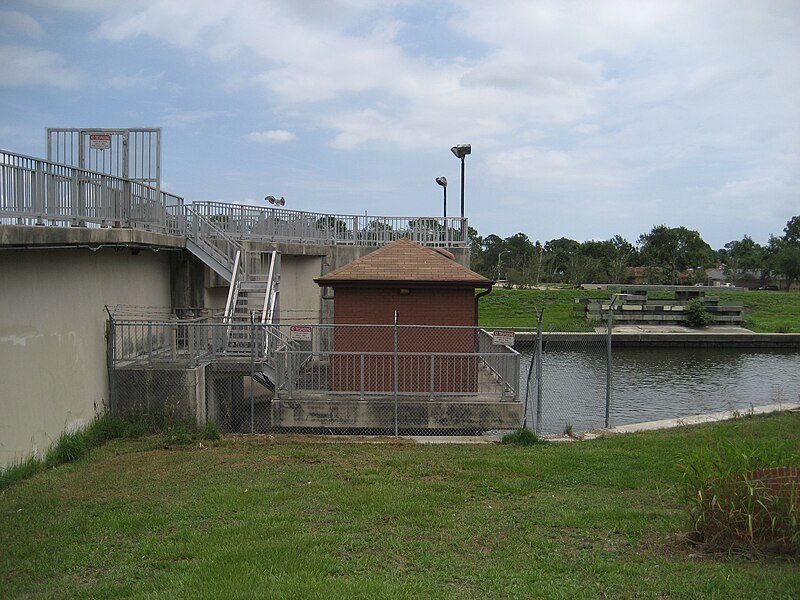 File:New Orleans 2007 Bayou Lock.jpg