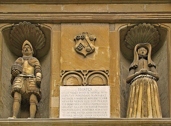 Statues of the founders above the main entrance to the Hall