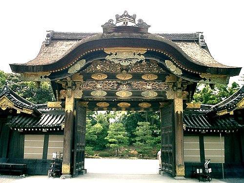 A karamon at Nijō Castle