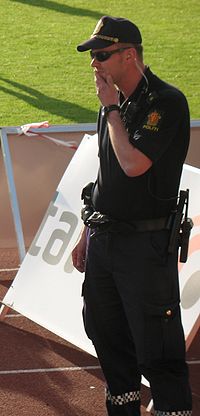 Norwegian police officer 2006-06-06. jpg