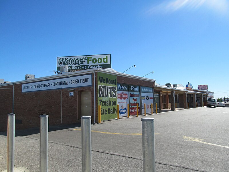 File:OIC balcatta import shops on wanneroo.jpg