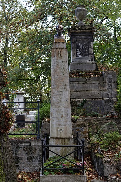 File:Père-Lachaise - Division 39 - Latreille 02.jpg