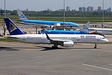 Boeing 757 Air Astana заходит на посадку в Схипхол