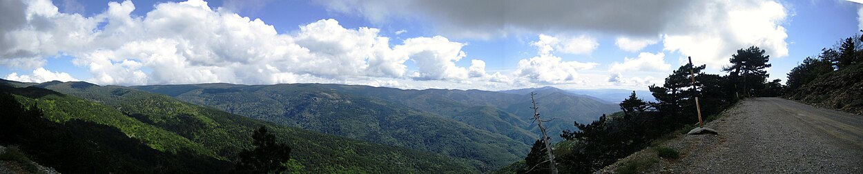 1350 метр биіктікте орналасқан Қаздағы ұлттық паркіндегі панорама